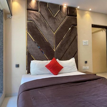 מומביי Osi Apartments Bandra West מראה חיצוני תמונה