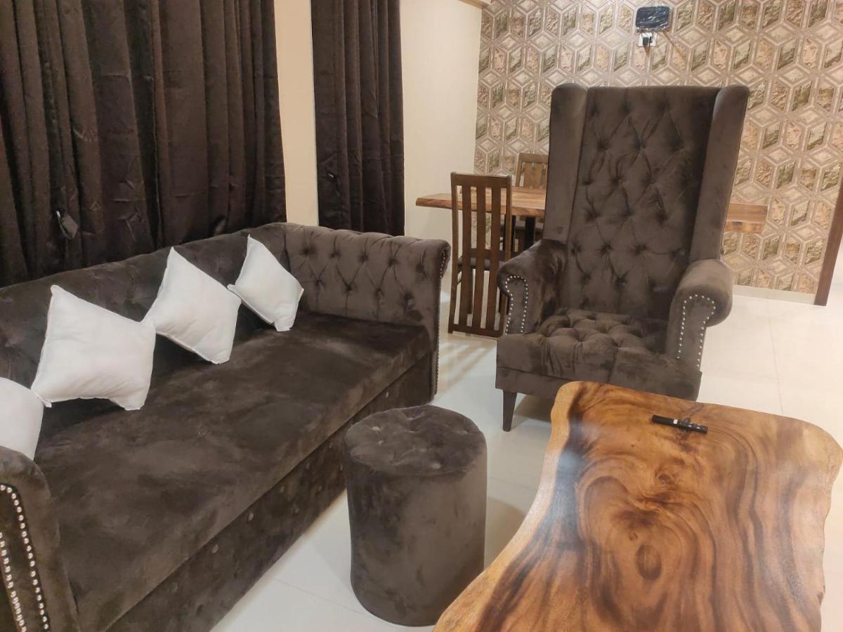 מומביי Osi Apartments Bandra West מראה חיצוני תמונה