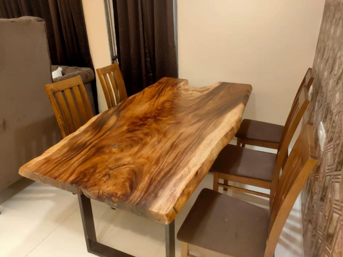 מומביי Osi Apartments Bandra West מראה חיצוני תמונה