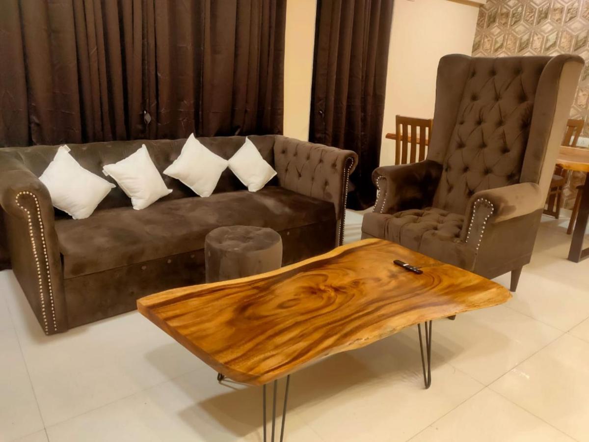 מומביי Osi Apartments Bandra West מראה חיצוני תמונה