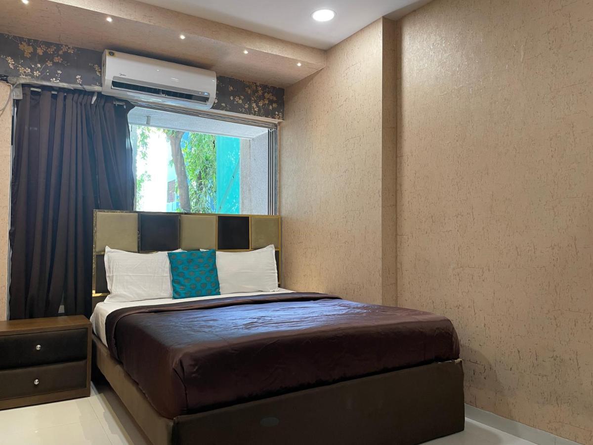 מומביי Osi Apartments Bandra West מראה חיצוני תמונה